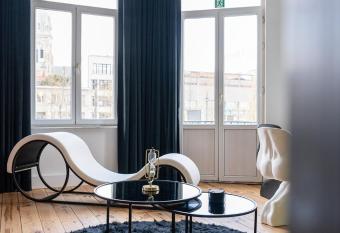 The Rabbit Hole Antwerp - Romantic apartment with adult playroom allows 18 year olds to book a room