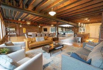 Sleep24 13beds 8br 6ba Swepson Retreat King has Balcony rooms