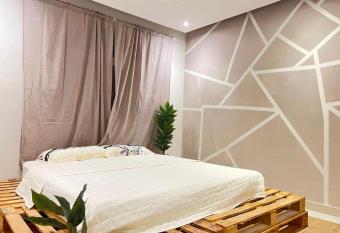 Lovely Apt has Balcony rooms