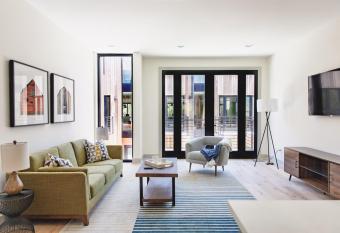 Trailhead Mews Flow Unit 2- DT Bentonville-MTB has Balcony rooms