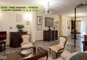 Mariposa[30 fromVenezia]Luxury garden free parking allows 18 year olds to book a room