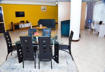 Swan Lakeview Apartment ,WiFi,Netflix for & Free Parking allows 18 year olds to book a room