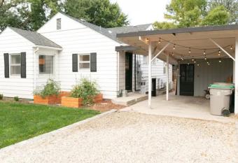 SoBo Village Cottage has Balcony rooms