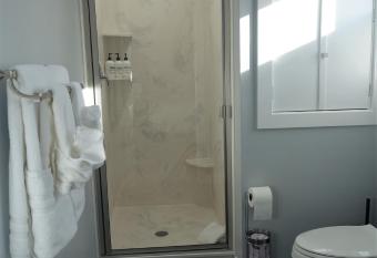 The Lily Pad has Balcony rooms