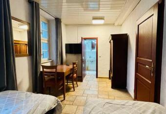 Gem  tliches, helles Zweibettzimmer nahe Magedeburg allows 18 year olds to book a room