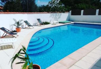 Le Clos de l olivier has Balcony rooms