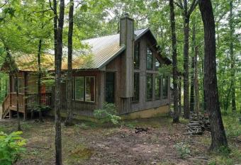 Cozy 3-bedroom Cabin in the Woods - Hot Tub has Balcony rooms