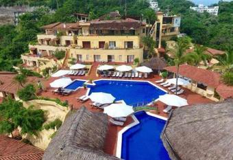 HOTEL PLAZA TUCAN has Balcony rooms