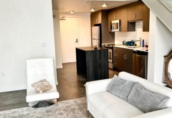 Luxury 2 Level Condo w/ Washer & Dryer has Balcony rooms