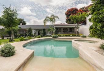 La Gloria has Balcony rooms