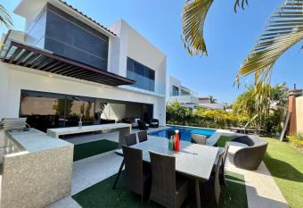 Hermosa Casa Vacacional en Campo De Golf allows 18 year olds to book a room