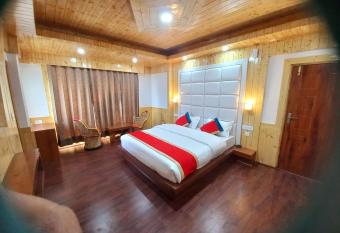 Humble Holiday Home Kufri S H I M L A with Lawn and Amazing View has Balcony rooms