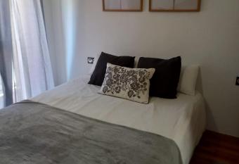 Piso amplio y c  modo has Balcony rooms