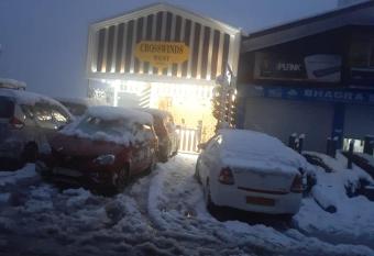 Hotel Cross Winds West Shimla has Balcony rooms