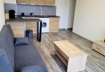 Appartement d une chambre avec balcon et wifi a Nimes has Balcony rooms