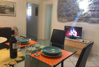 Rose Appartamento allows 18 year olds to book a room