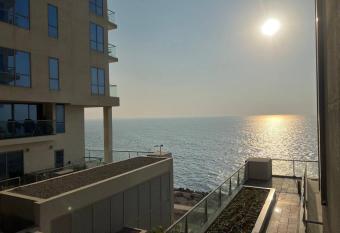 Gorgeous 1 bedroom Sea View Apartment has Balcony rooms