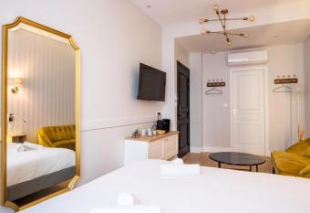 Les Suites Faidherbe allows 18 year olds to book a room