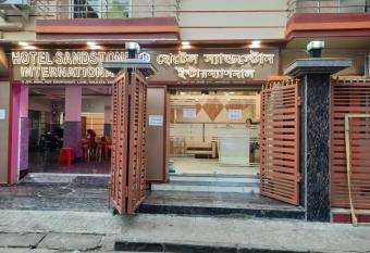 HOTEL SANDSTONE INTERNATIONAL has Balcony rooms