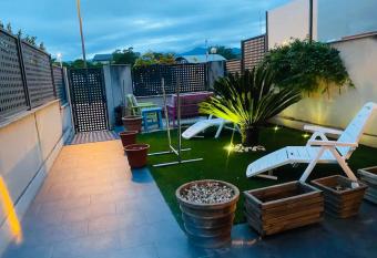 LA CASA DE LOS NI  OS has Balcony rooms