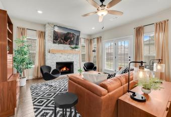 The Weston - MTB Friendly - Sleeps 8 has Balcony rooms