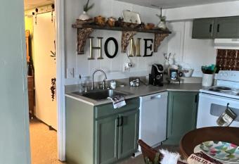 Maty   s Place has Balcony rooms