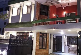 Red Beryl Home Stay has Balcony rooms