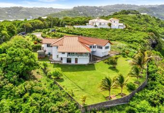 Spacious 4 Bedroom Home with great ocean views has Balcony rooms