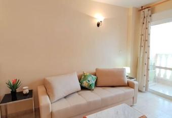 Lovely 2-bedroom vacation home with community pool allows 18 year olds to book a room