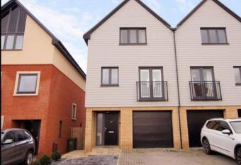 Solent Heights   Sea View   Hot Tub has Balcony rooms