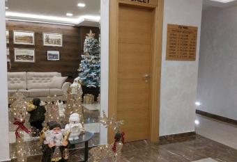 Desetka10 Zlatibor has rooms with a private hot tub