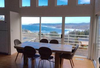 Artist's ocean view retreat has Balcony rooms