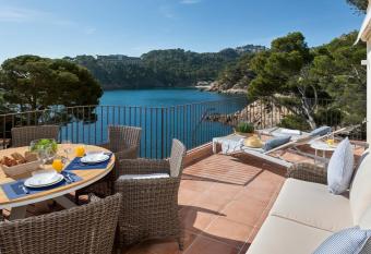 Aiguablava Luxury Apartments has Balcony rooms