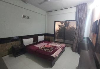 Mount Heaven Hotel Murree has Balcony rooms