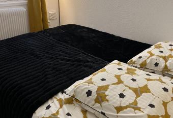 Destination Versailles allows 18 year olds to book a room