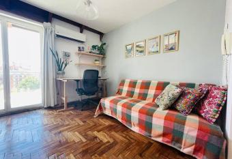 Departamento con balc  n estilo escandinavo Zona centro has Balcony rooms