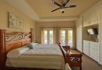 Mi Casa en el Valle de Guadalupe allows 18 year olds to book a room