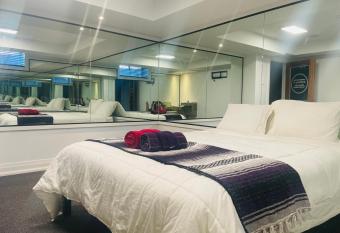 Deluxe Mirror Queen Room Near The Horseshoe Fall has Balcony rooms