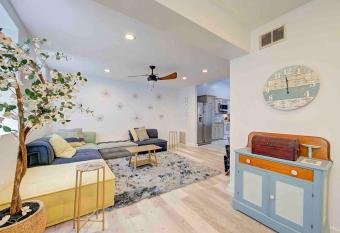 Spacious and Cozy 1 bedroom Apartment In New Windsor allows 18 year olds to book a room