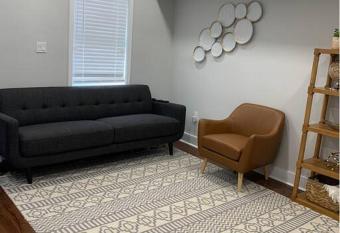 H Street - Duplex 1 allows 18 year olds to book a room