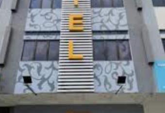 OYO 44024 D hotel allows 18 year olds to book a room