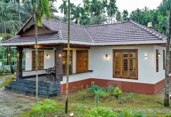 Coffee state Homestay has rooms with a private hot tub