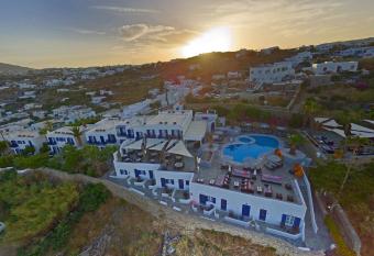 Anandes Hotel has rooms with a private hot tub
