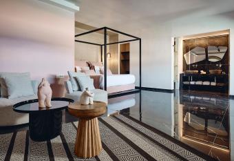 Amazon Suites has rooms with a private hot tub