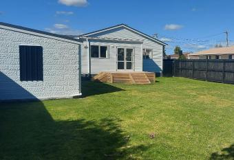 Cozy, new, private 3 bedroom home has Smoking/Balcony rooms