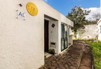 Cayenne House has Balcony rooms