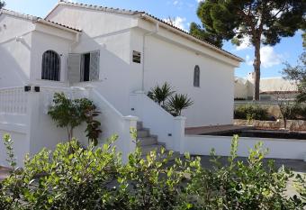 Casa Goldberg allows 18 year olds to book a room