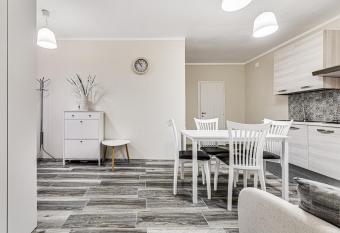 Ad Maiora has Balcony rooms