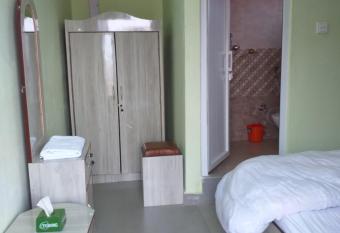 Majhikuna Garden Restaurent and Lodge allows 18 year olds to book a room