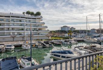 Hauzify I Apartament Port Mar has Balcony rooms